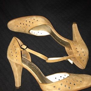 Gianni Bini suede heels